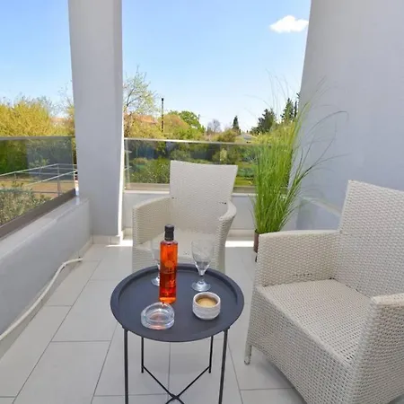 Apartment Deluxe White *