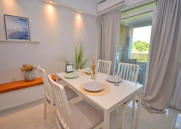 Deluxe White Potamós