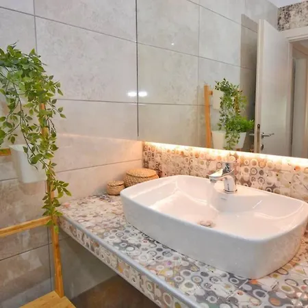 Deluxe White Potamós