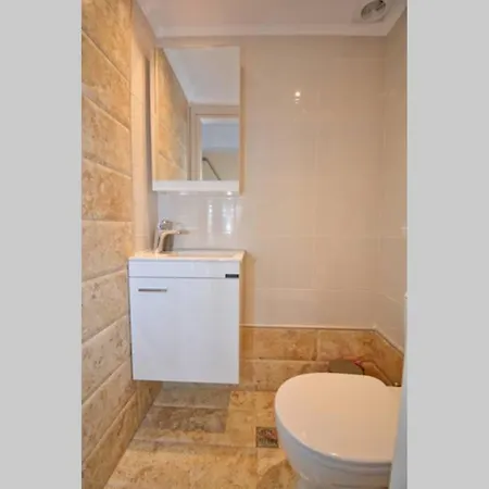 Deluxe White Apartment *